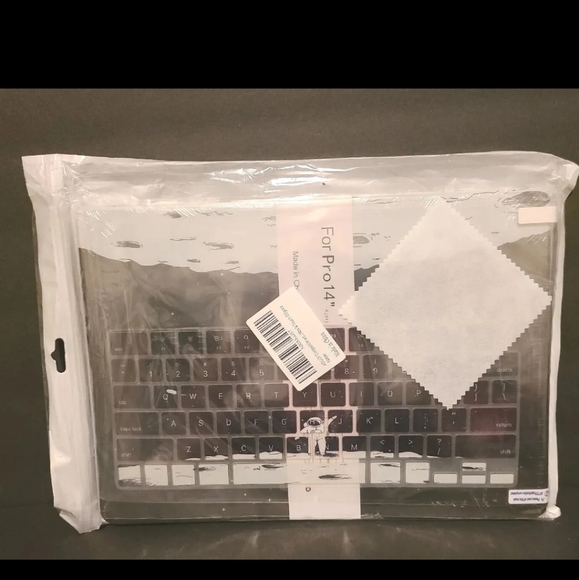 Aoggy Compatible with MacBook Pro 14 Inch Case  Astronaut Design New - Picture 4 of 4